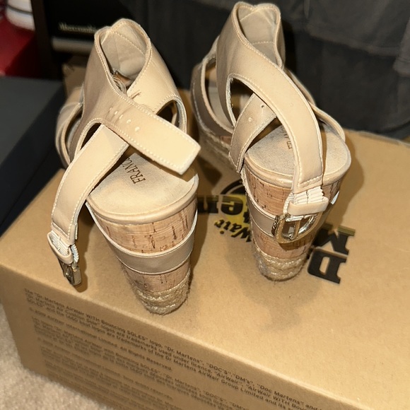 Platforms - Picture 3 of 4